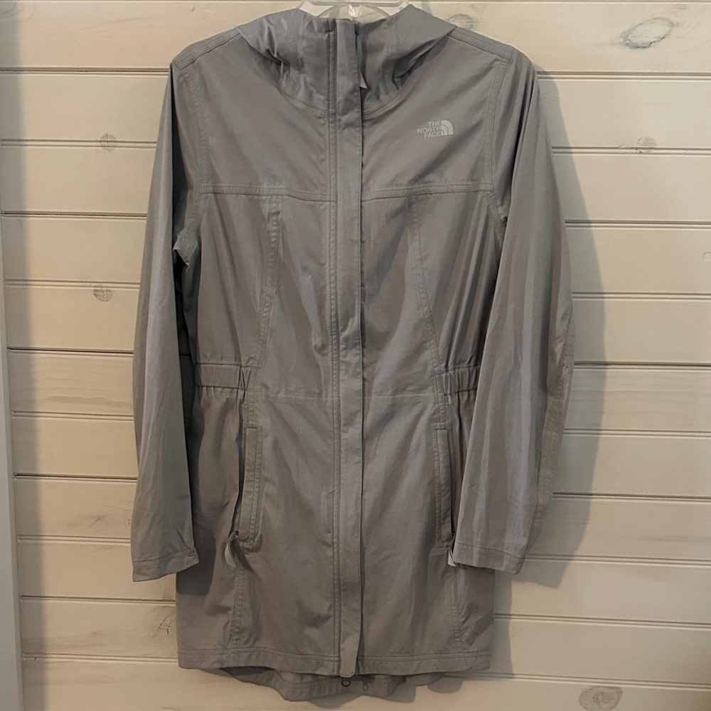 The North Face Women's Lightweight Weatherproof Jacket